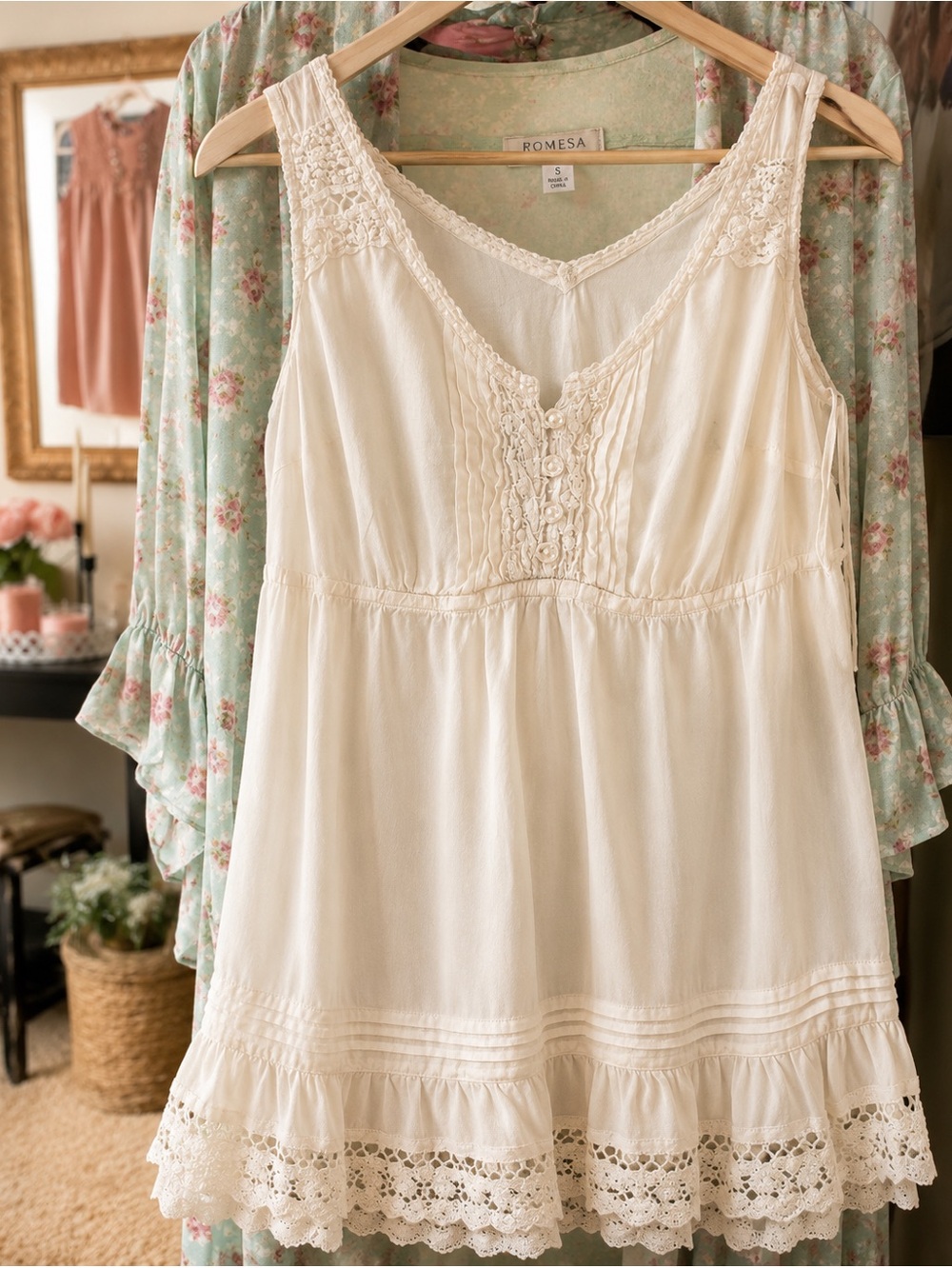 Cream Lace-Trim V-Neck Sleeveless Camisole